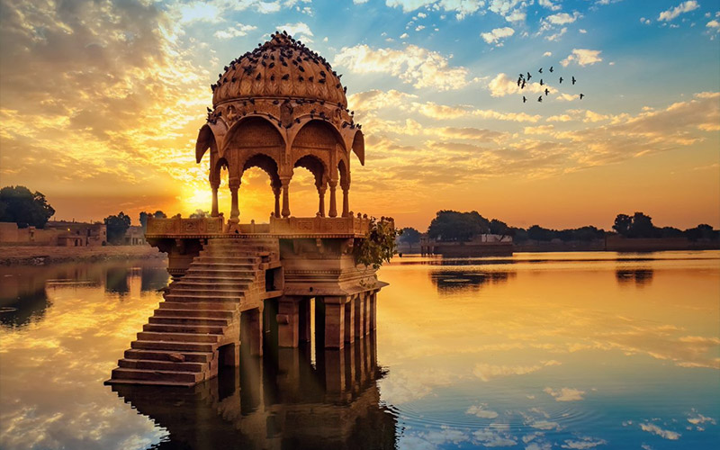 Exploring the Majestic Forts & Palaces of Rajasthan: A Journey Through Royal Heritage
